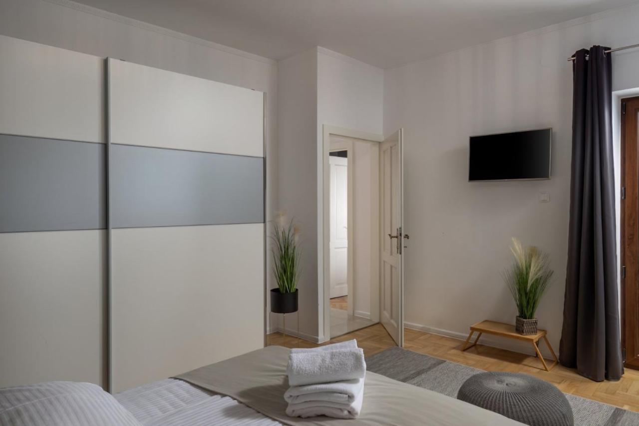 Villa Adriatic, Apartment Chiara With Sea View And Heated Swimming Pool, Free Private Parking, Ičići Exteriör bild
